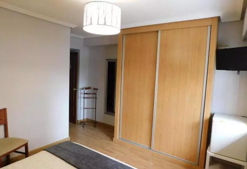 پانسیون Hostal Crisol X Liste Station