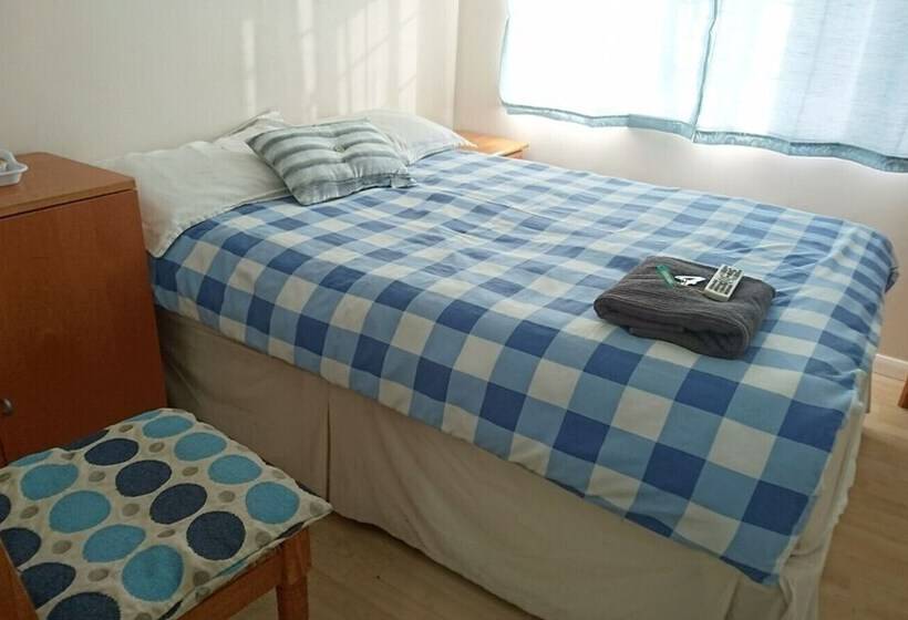 Pensione Room In Guest Room   Double With Shared Bathroom Sleeps 1 2 Located 5 Minutes From Heathrow Dsbyr