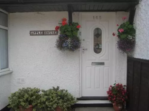 Majatalo Room In Guest Room   Double With Shared Bathroom Sleeps 1 2 Located 5 Minutes From Heathrow Dsbyr