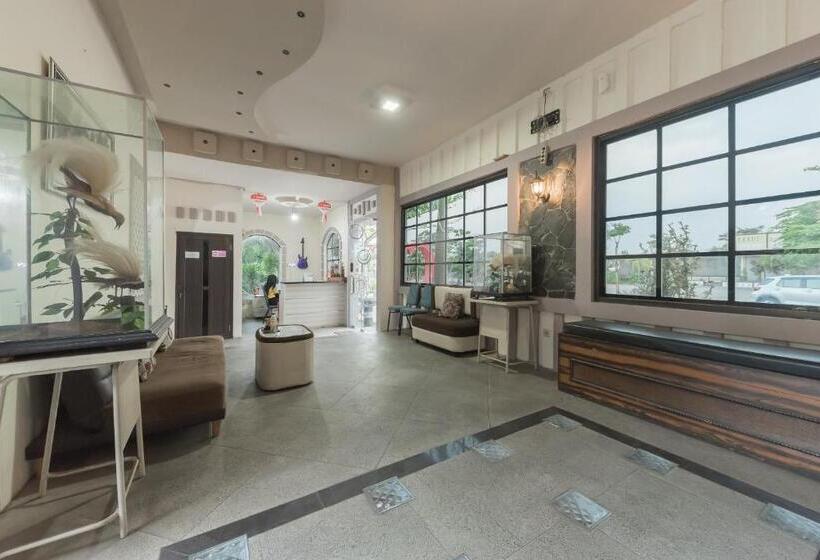 Urbanview Hotel Cianjur City Park By Reddoorz