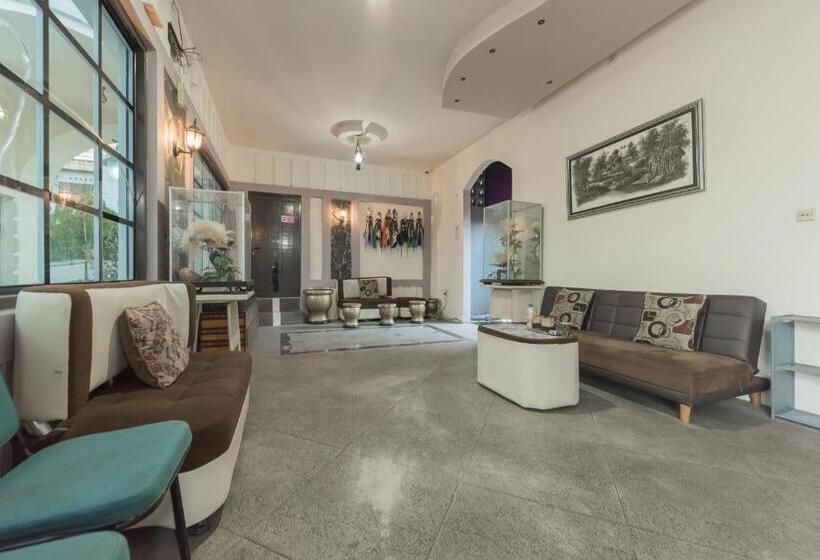 Urbanview Hotel Cianjur City Park By Reddoorz