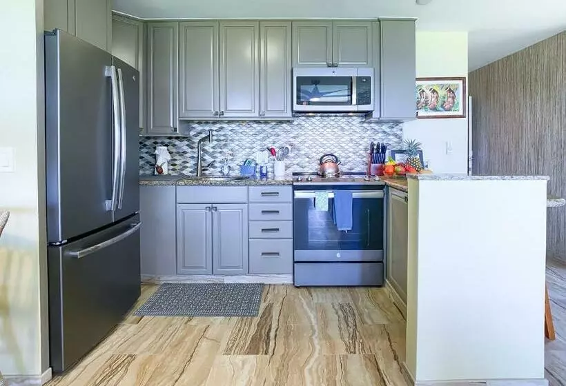 Waiohuli Beach Hale D227   Aloha La I   Oceanfront/1b1b/wifi/ac/cable/pool/extras