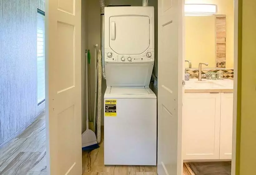 Waiohuli Beach Hale D227   Aloha La I   Oceanfront/1b1b/wifi/ac/cable/pool/extras