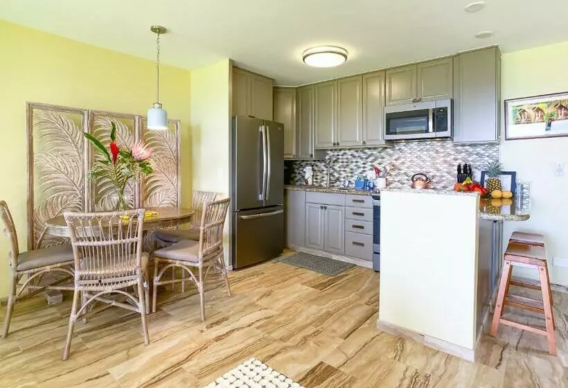 Waiohuli Beach Hale D227   Aloha La I   Oceanfront/1b1b/wifi/ac/cable/pool/extras