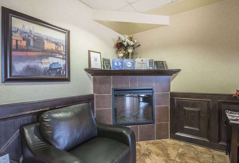 Отель Comfort Inn & Suites