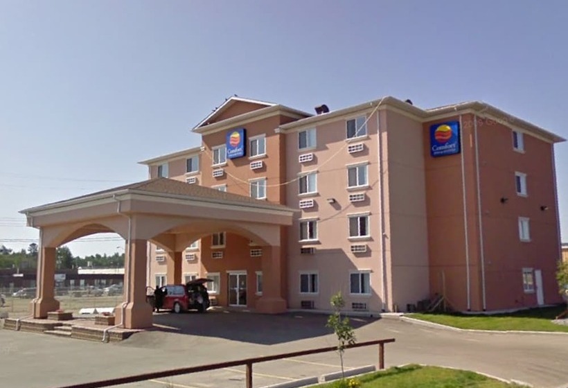 Отель Comfort Inn & Suites