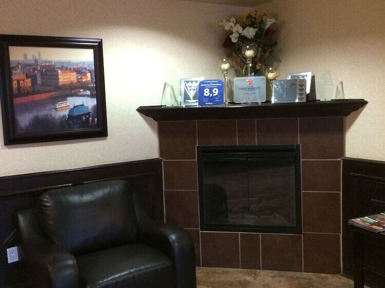 Отель Comfort Inn & Suites