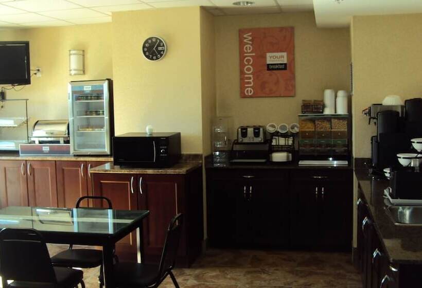 Отель Comfort Inn & Suites