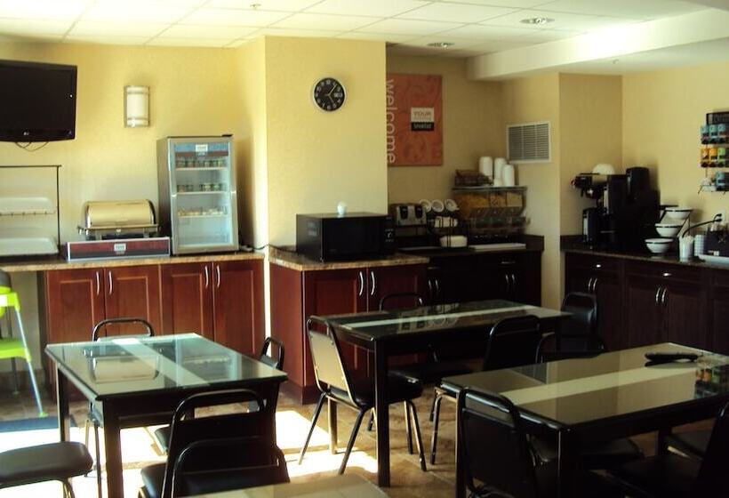 Отель Comfort Inn & Suites