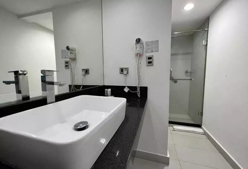 هتل Gh Guaparo Suites