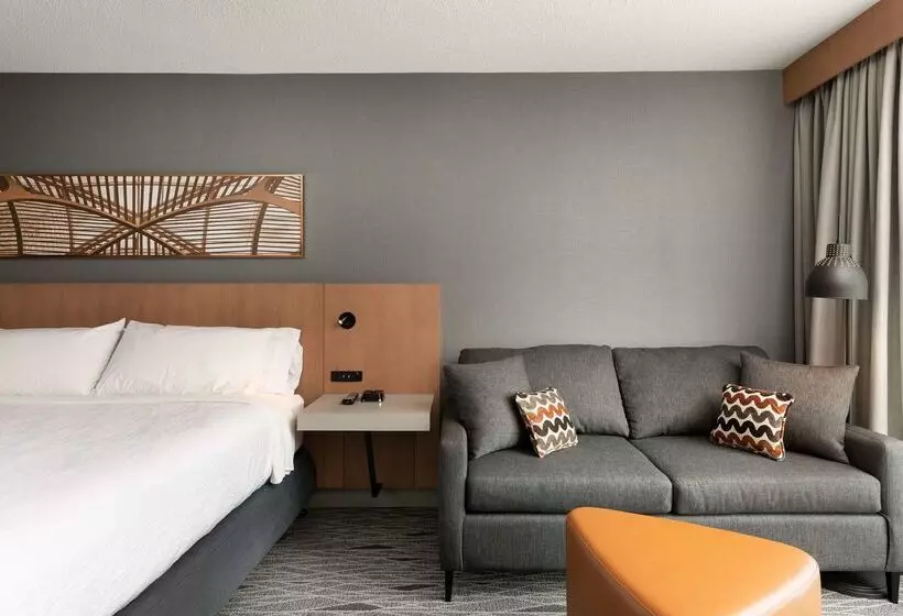 هتل Hilton Garden Inn Toronto Airport