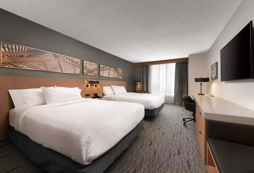 هتل Hilton Garden Inn Toronto Airport