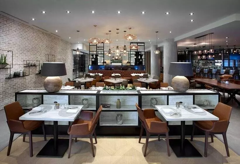 هتل Hilton Garden Inn Toronto Airport