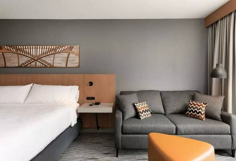 هتل Hilton Garden Inn Toronto Airport