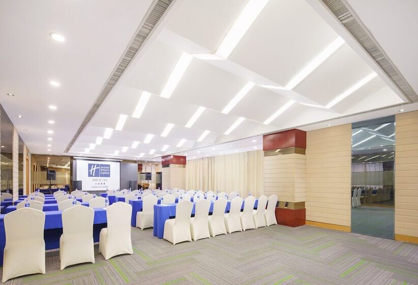 בית מלון כפרי Holiday Inn Express City Centre Dalian, An Ihg