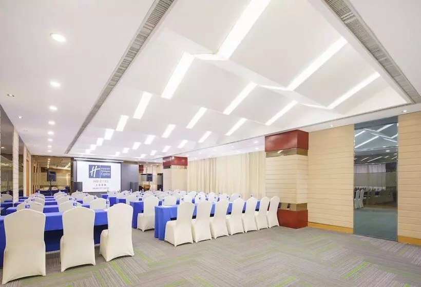 هتل Holiday Inn Express City Centre Dalian, An Ihg