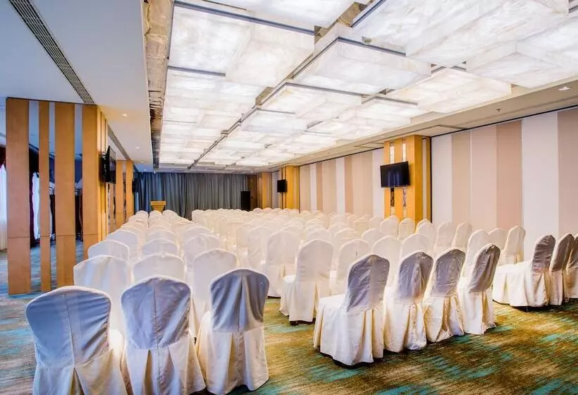 هتل Holiday Inn Express City Centre Dalian, An Ihg