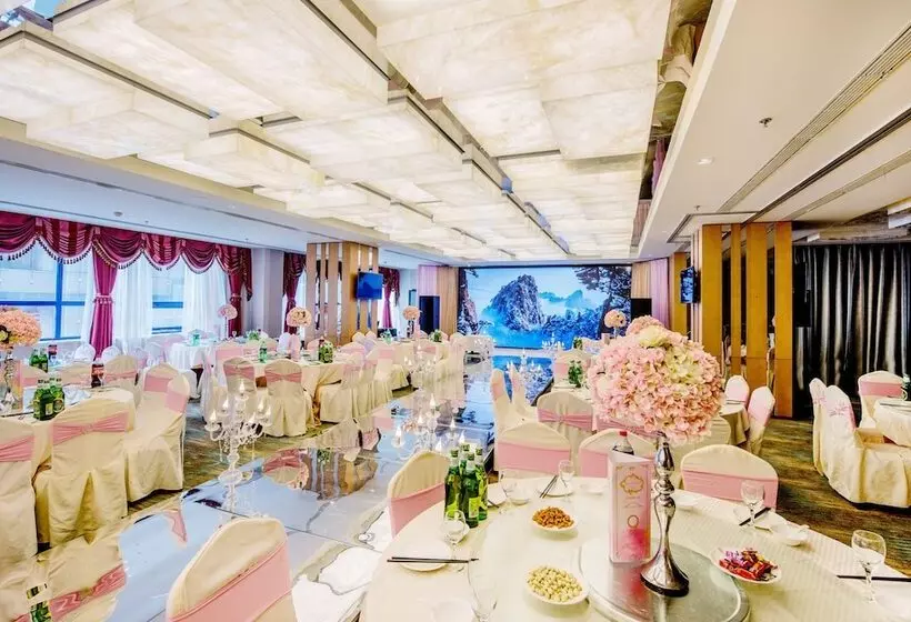 هتل Holiday Inn Express City Centre Dalian, An Ihg