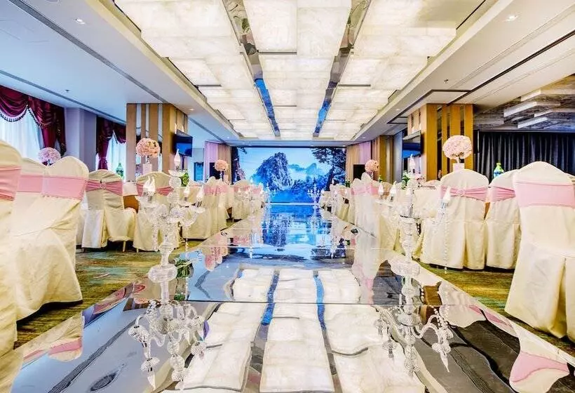 هتل Holiday Inn Express City Centre Dalian, An Ihg