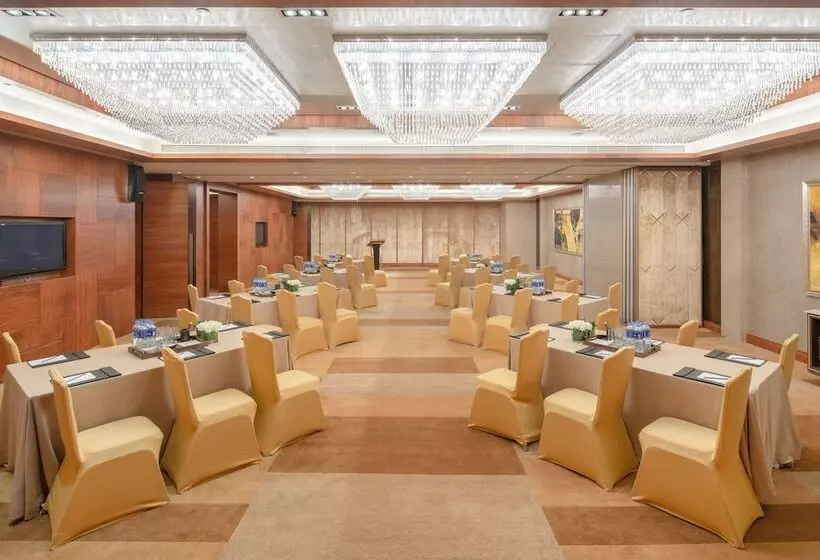 هتل New World Dalian