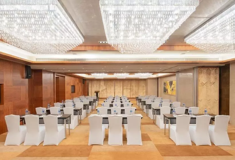 هتل New World Dalian