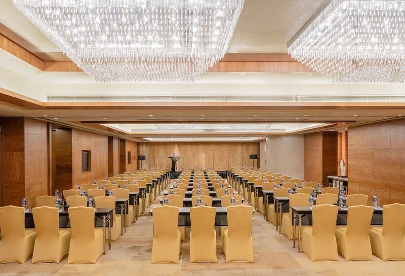 Отель New World Dalian