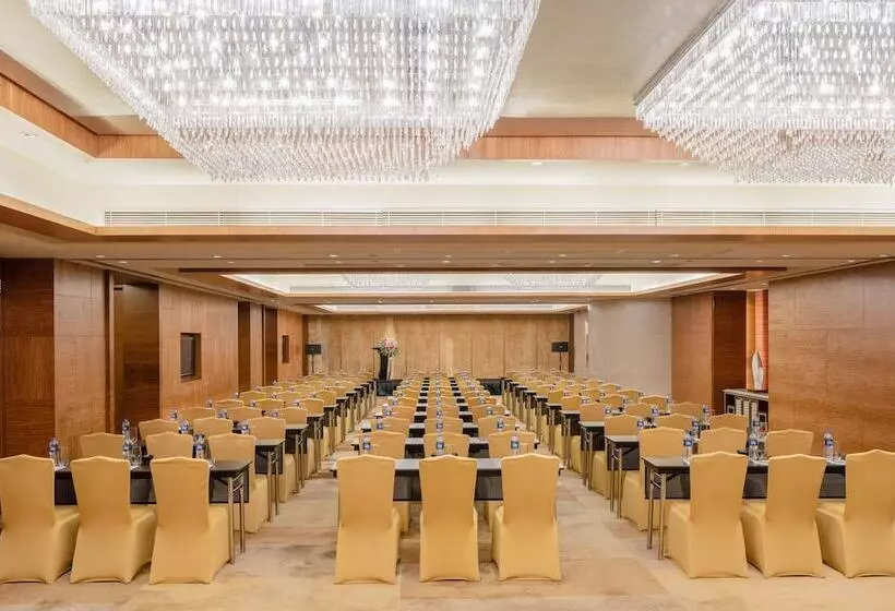 هتل New World Dalian