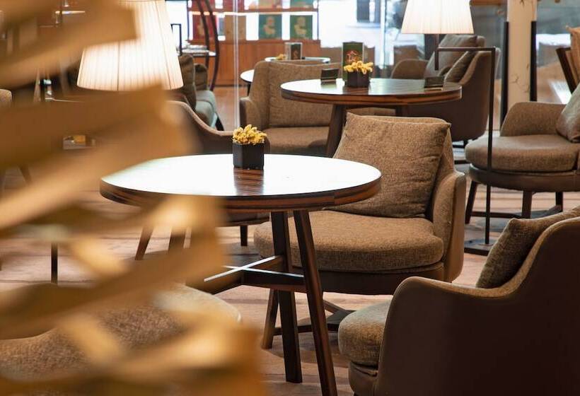 Отель New World Dalian