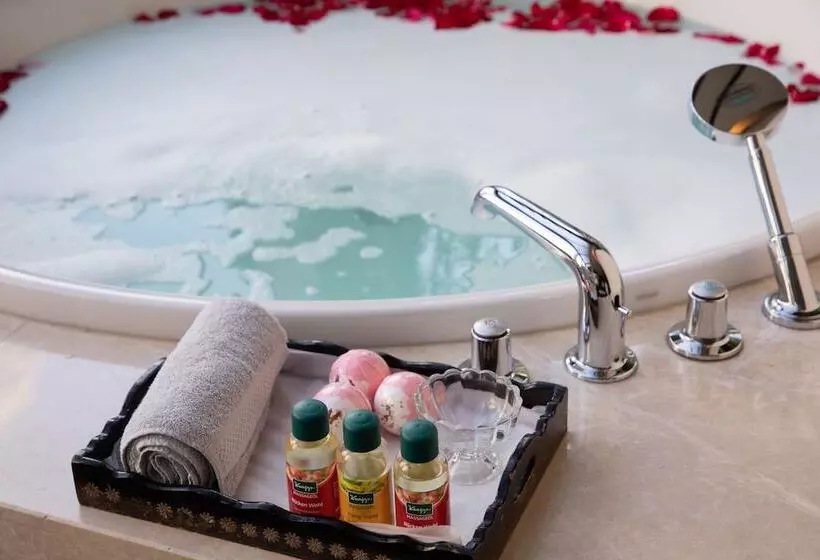 هتل New World Dalian