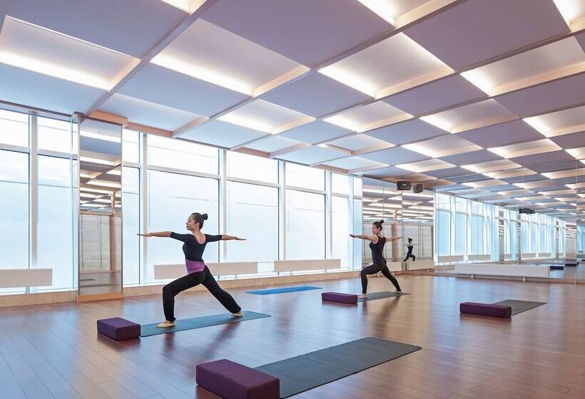 Отель New World Dalian