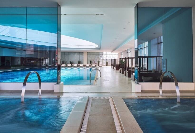 Отель New World Dalian