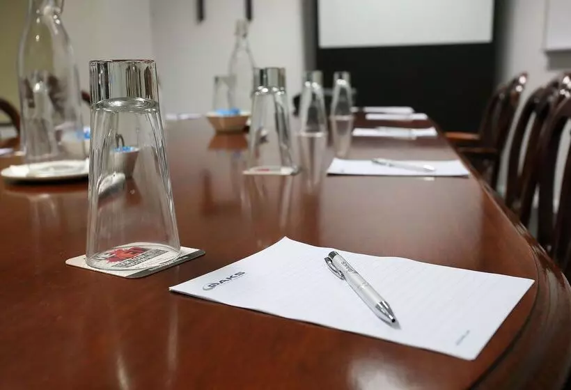 هتل Oaks Townsville Metropole