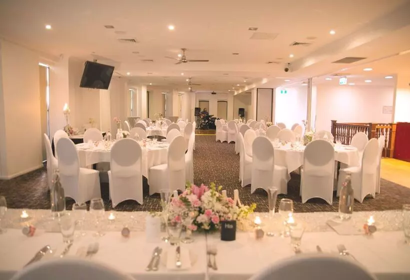 هتل Oaks Townsville Metropole