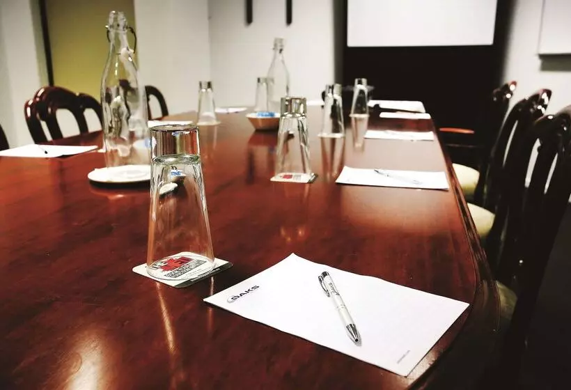 هتل Oaks Townsville Metropole