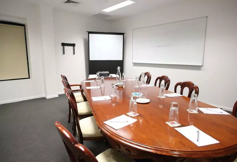 هتل Oaks Townsville Metropole