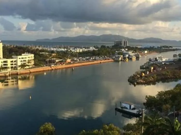 هتل Oaks Townsville Metropole