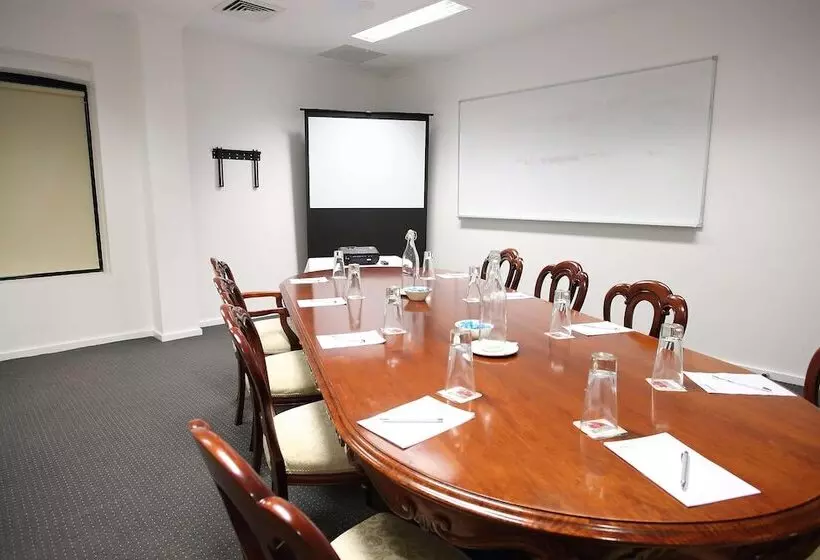 هتل Oaks Townsville Metropole