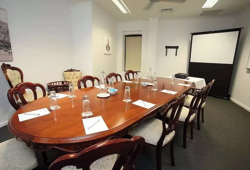 هتل Oaks Townsville Metropole