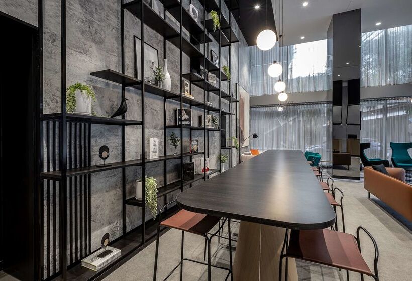 Travelodge Hotel Melbourne Docklands