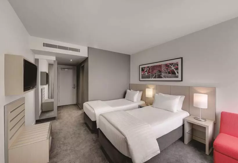 Travelodge Hotel Melbourne Docklands