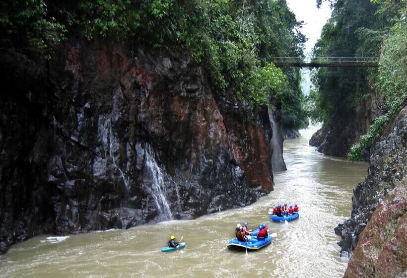 فندق Wagelia Turrialba