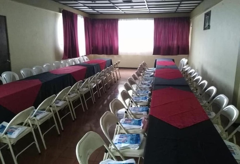 فندق Wagelia Turrialba