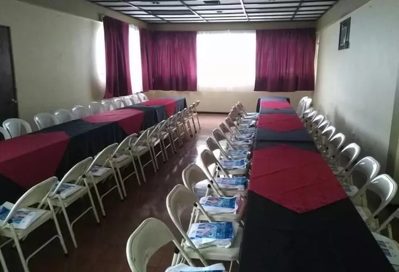 ホテル Wagelia Turrialba