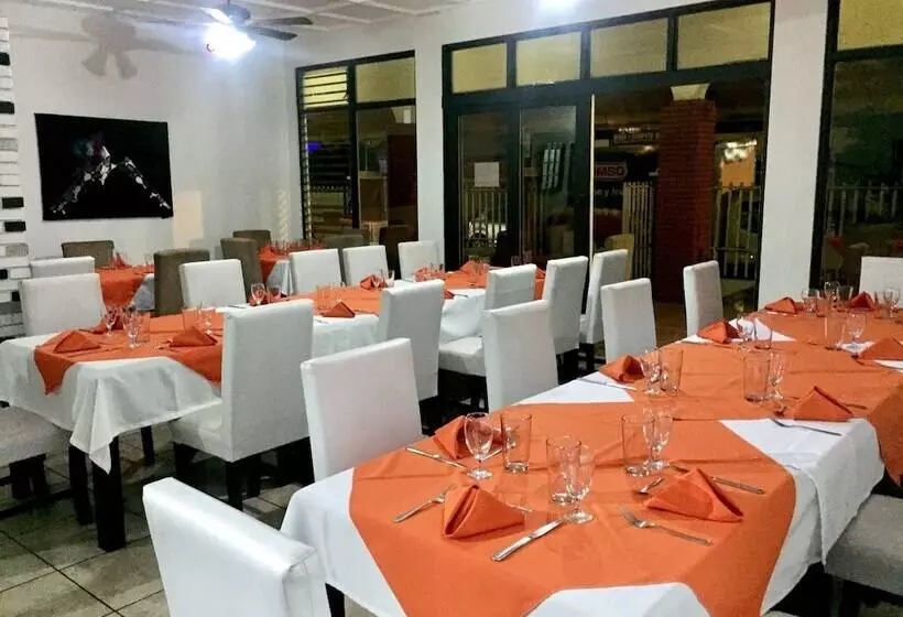 ホテル Wagelia Turrialba