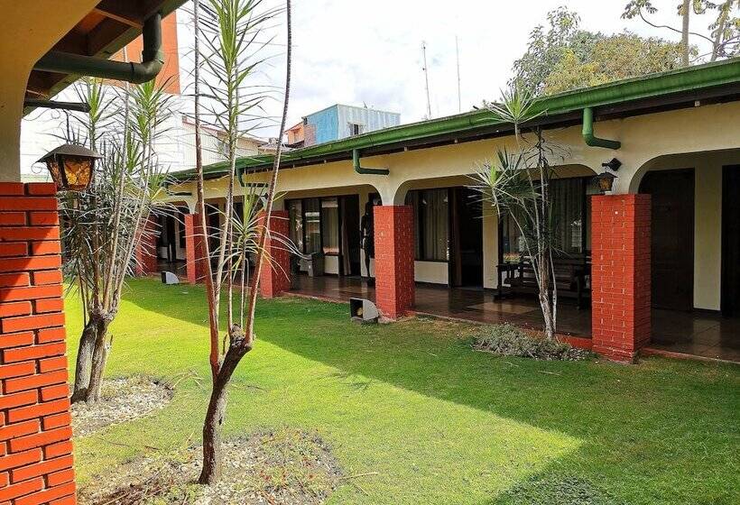 فندق Wagelia Turrialba