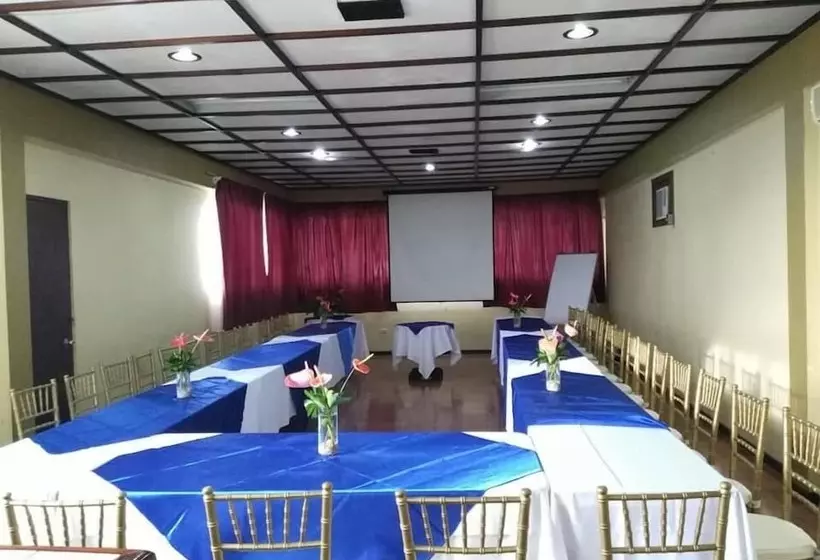 ホテル Wagelia Turrialba