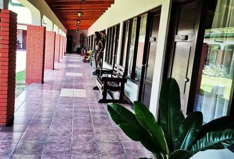 ホテル Wagelia Turrialba