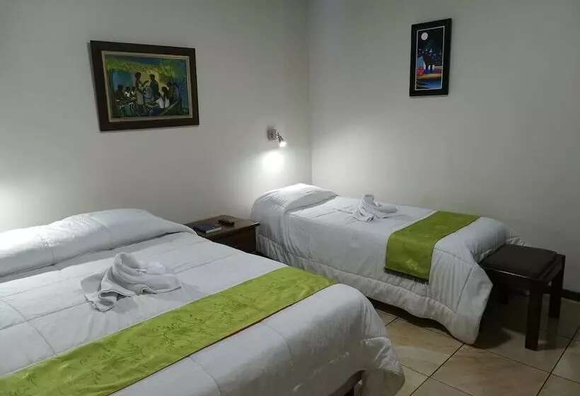 ホテル Wagelia Turrialba