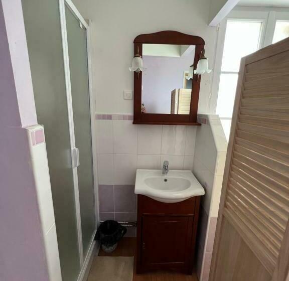 تختخواب و صبحانه Les Mouettes Blessées