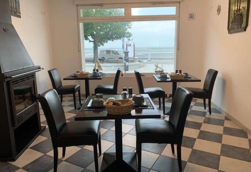 تختخواب و صبحانه Les Mouettes Blessées